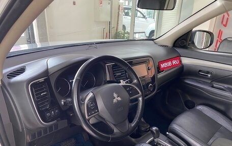 Mitsubishi Outlander III рестайлинг 3, 2013 год, 1 499 999 рублей, 15 фотография