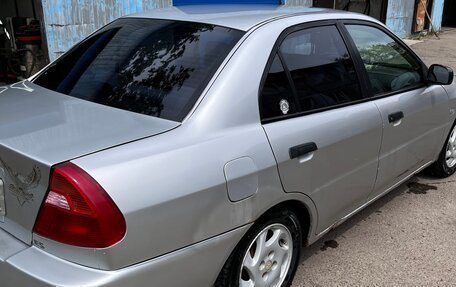 Mitsubishi Mirage VI рестайлинг, 2001 год, 250 000 рублей, 3 фотография