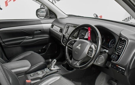 Mitsubishi Outlander III рестайлинг 3, 2013 год, 1 690 000 рублей, 9 фотография