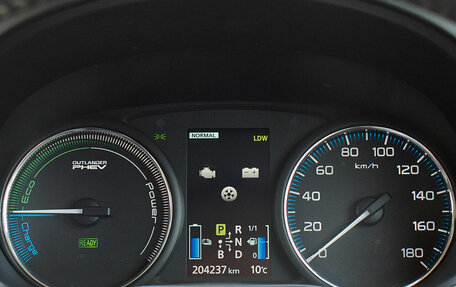 Mitsubishi Outlander III рестайлинг 3, 2013 год, 1 690 000 рублей, 12 фотография