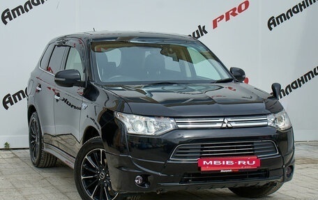 Mitsubishi Outlander III рестайлинг 3, 2013 год, 1 690 000 рублей, 3 фотография