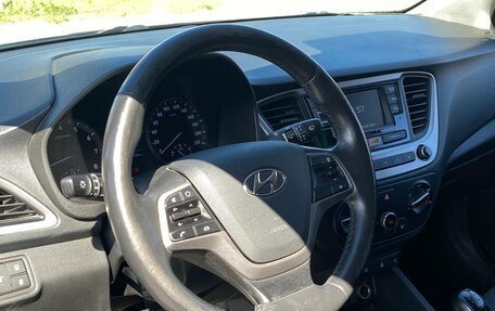 Hyundai Solaris II рестайлинг, 2018 год, 1 215 990 рублей, 2 фотография