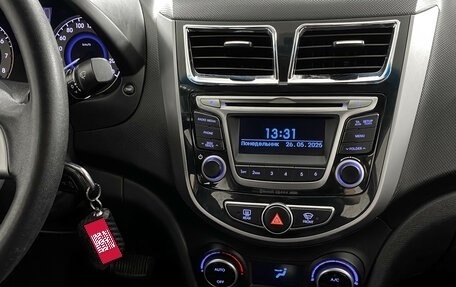 Hyundai Solaris II рестайлинг, 2015 год, 989 000 рублей, 18 фотография