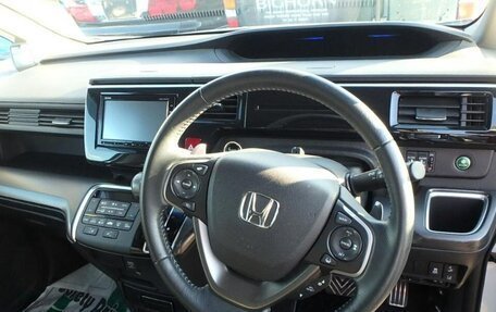 Honda Stepwgn IV, 2018 год, 2 650 000 рублей, 4 фотография
