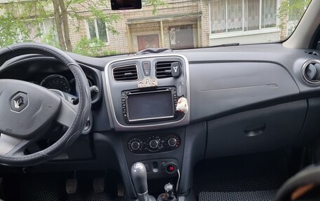 Renault Logan II, 2016 год, 1 000 000 рублей, 2 фотография