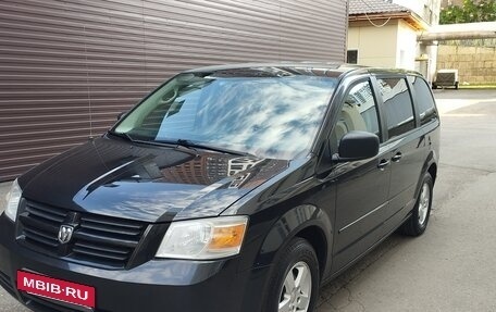 Dodge Caravan V, 2010 год, 1 050 000 рублей, 2 фотография