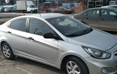 Hyundai Solaris II рестайлинг, 2011 год, 850 000 рублей, 2 фотография