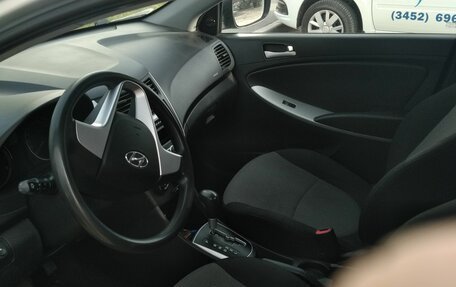 Hyundai Solaris II рестайлинг, 2011 год, 850 000 рублей, 3 фотография