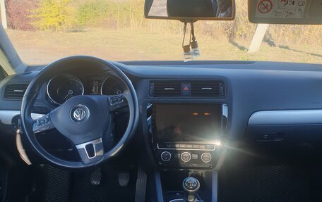 Volkswagen Jetta VI, 2013 год, 970 000 рублей, 9 фотография
