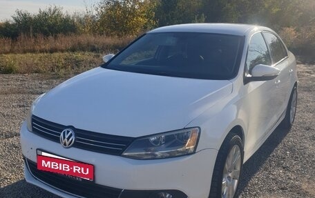 Volkswagen Jetta VI, 2013 год, 970 000 рублей, 2 фотография