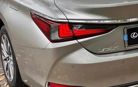 Lexus ES VII, 2022 год, 3 950 000 рублей, 19 фотография