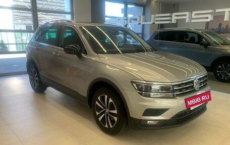 Volkswagen Tiguan II, 2019 год, 3 180 000 рублей, 3 фотография
