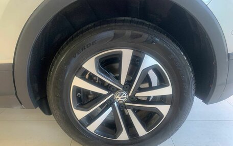 Volkswagen Tiguan II, 2019 год, 3 180 000 рублей, 14 фотография