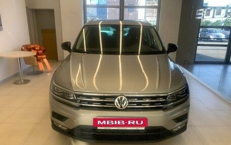 Volkswagen Tiguan II, 2019 год, 3 180 000 рублей, 2 фотография