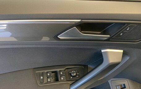 Volkswagen Tiguan II, 2019 год, 3 180 000 рублей, 22 фотография