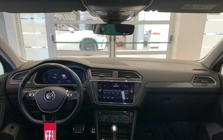 Volkswagen Tiguan II, 2019 год, 3 180 000 рублей, 12 фотография