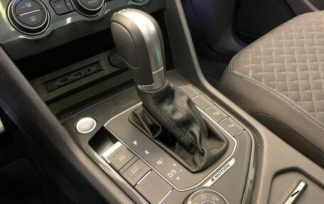 Volkswagen Tiguan II, 2019 год, 3 180 000 рублей, 19 фотография