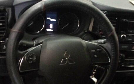 Mitsubishi Outlander III рестайлинг 3, 2017 год, 1 619 000 рублей, 5 фотография
