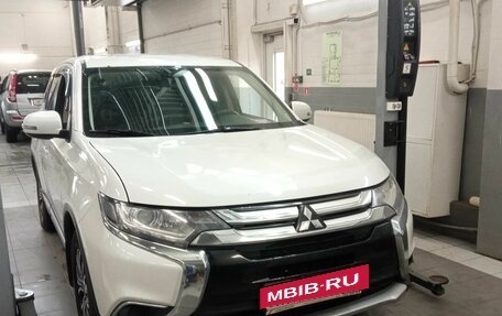 Mitsubishi Outlander III рестайлинг 3, 2017 год, 1 619 000 рублей, 2 фотография