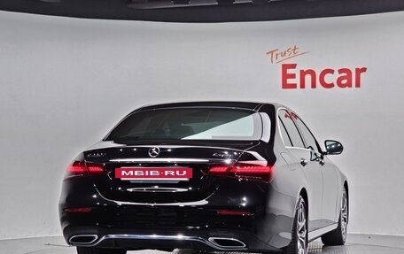 Mercedes-Benz E-Класс, 2021 год, 3 400 000 рублей, 4 фотография