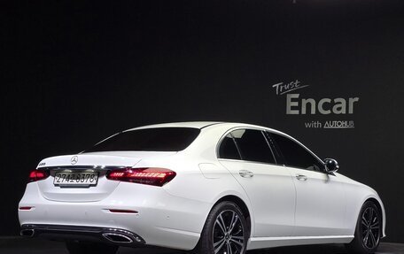 Mercedes-Benz E-Класс, 2021 год, 3 200 000 рублей, 2 фотография