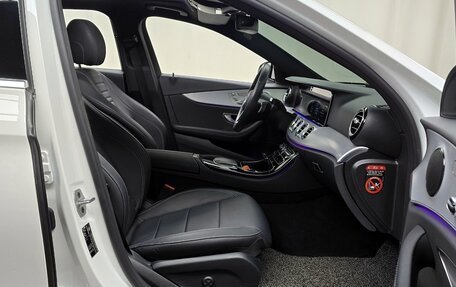 Mercedes-Benz E-Класс, 2021 год, 3 200 000 рублей, 10 фотография