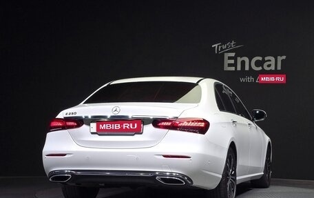Mercedes-Benz E-Класс, 2021 год, 3 200 000 рублей, 4 фотография