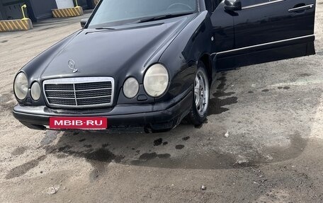 Mercedes-Benz E-Класс, 1998 год, 270 000 рублей, 3 фотография
