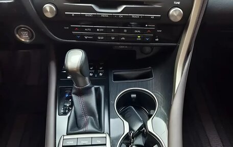 Lexus RX IV рестайлинг, 2021 год, 4 620 000 рублей, 15 фотография
