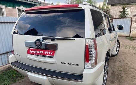 Cadillac Escalade III, 2011 год, 2 200 000 рублей, 2 фотография