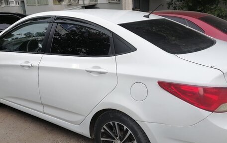 Hyundai Solaris II рестайлинг, 2013 год, 900 000 рублей, 4 фотография