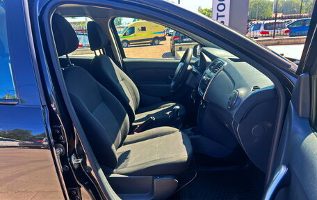 Renault Logan II, 2017 год, 860 000 рублей, 11 фотография