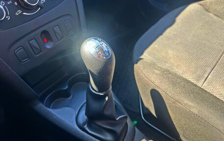Renault Logan II, 2017 год, 860 000 рублей, 22 фотография