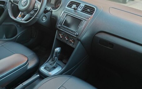 Volkswagen Polo VI (EU Market), 2018 год, 1 235 000 рублей, 2 фотография