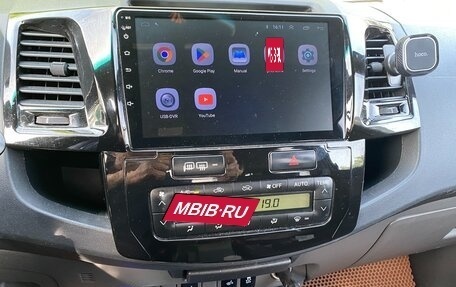 Toyota Hilux VII, 2013 год, 2 400 000 рублей, 8 фотография