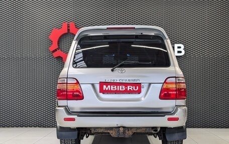 Toyota Land Cruiser 100 рестайлинг 2, 2002 год, 1 385 000 рублей, 5 фотография