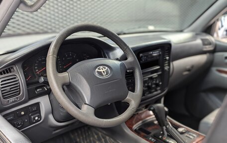 Toyota Land Cruiser 100 рестайлинг 2, 2002 год, 1 385 000 рублей, 17 фотография
