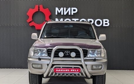 Toyota Land Cruiser 100 рестайлинг 2, 2002 год, 1 385 000 рублей, 2 фотография