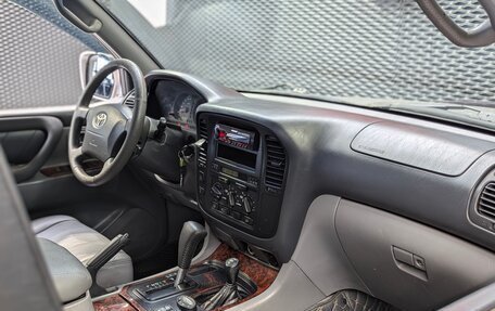 Toyota Land Cruiser 100 рестайлинг 2, 2002 год, 1 385 000 рублей, 33 фотография