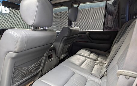 Toyota Land Cruiser 100 рестайлинг 2, 2002 год, 1 385 000 рублей, 29 фотография