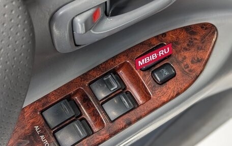 Toyota Land Cruiser 100 рестайлинг 2, 2002 год, 1 385 000 рублей, 13 фотография