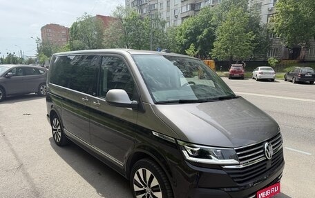 Volkswagen Multivan T6 рестайлинг, 2020 год, 7 800 000 рублей, 1 фотография