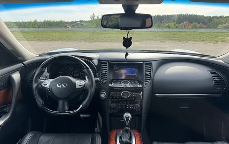 Infiniti QX70, 2015 год, 3 300 000 рублей, 10 фотография