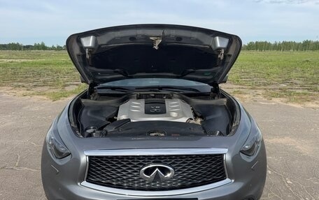 Infiniti QX70, 2015 год, 3 300 000 рублей, 13 фотография