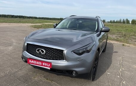 Infiniti QX70, 2015 год, 3 300 000 рублей, 12 фотография