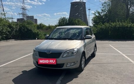 Skoda Fabia II, 2014 год, 990 000 рублей, 2 фотография