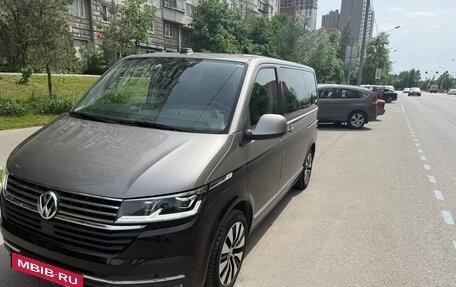 Volkswagen Multivan T6 рестайлинг, 2020 год, 7 800 000 рублей, 2 фотография