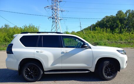Toyota Land Cruiser Prado 150 рестайлинг 2, 2021 год, 7 800 000 рублей, 10 фотография