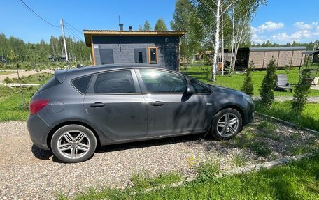 Opel Astra J, 2010 год, 700 000 рублей, 4 фотография