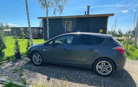 Opel Astra J, 2010 год, 700 000 рублей, 3 фотография